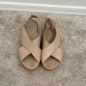 Clarks Women's Tan Cross-Strap Sandals